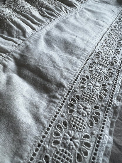 刺繍レース裾飾り