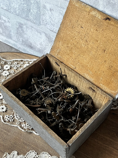 ★歯車部品入り木箱 【A】