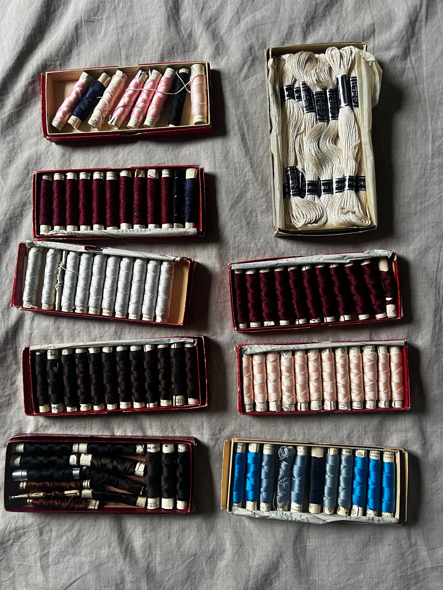 紙箱入り糸セット