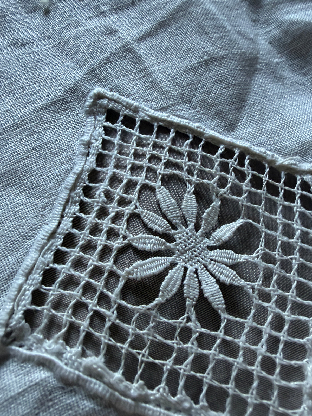レースと刺繍のクロス(カーテン)