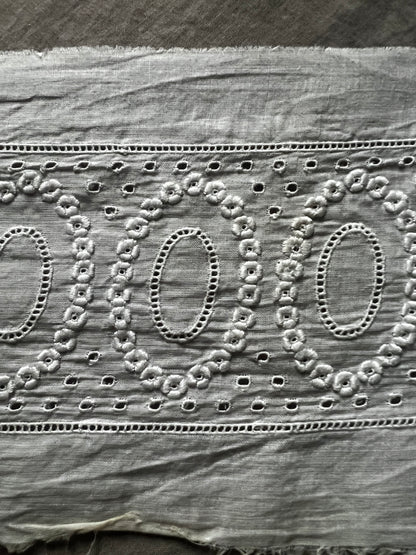 ★白刺繍トリム