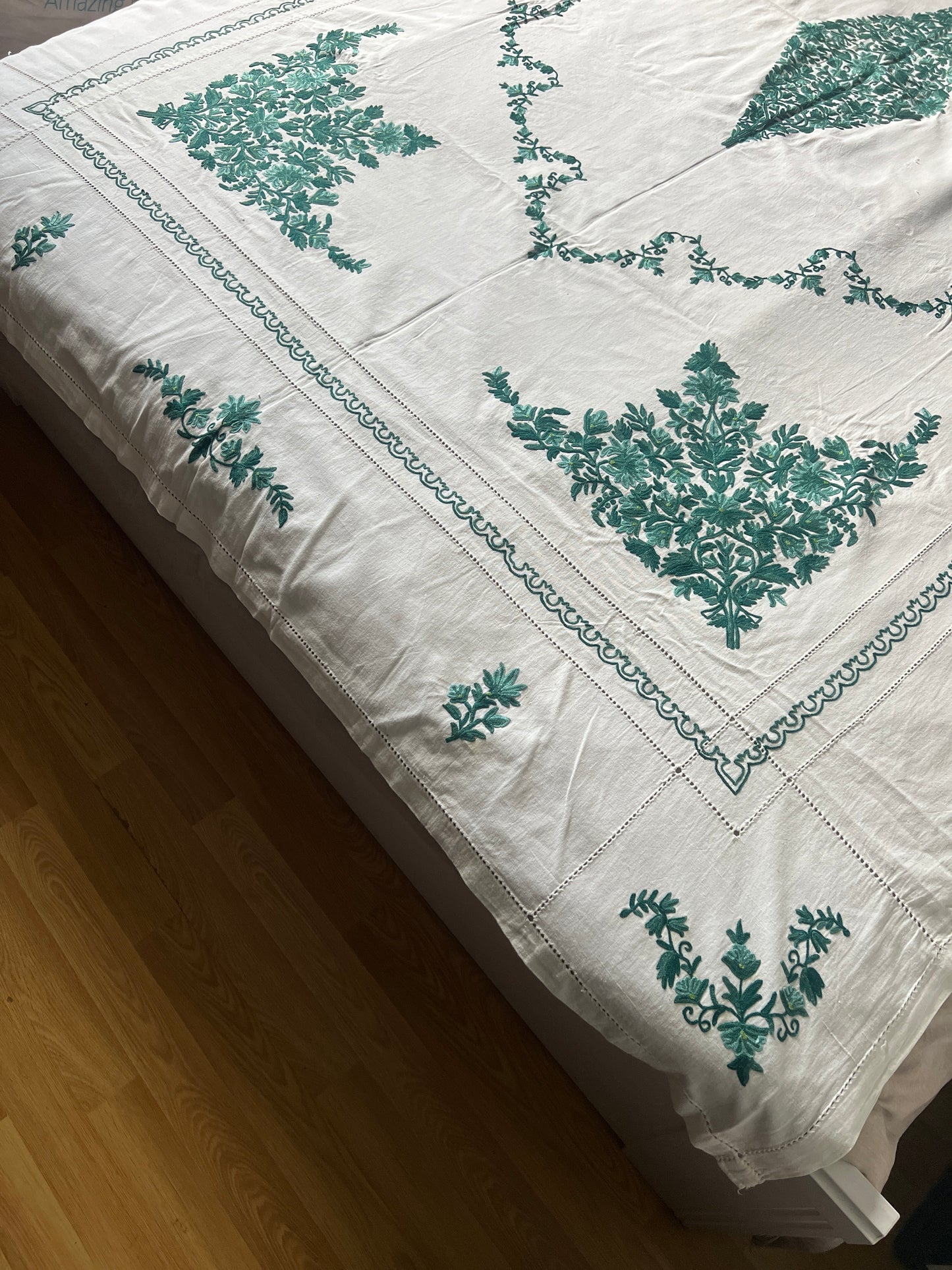 ★コルネリー刺繍の大判クロス