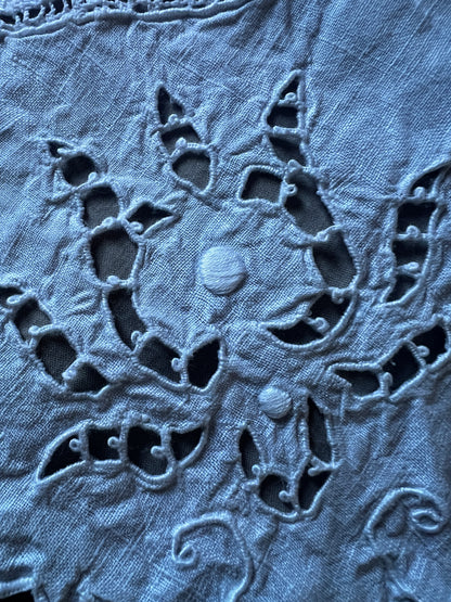 レースと刺繍のクロス