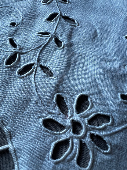 カットワーク刺繍クロス