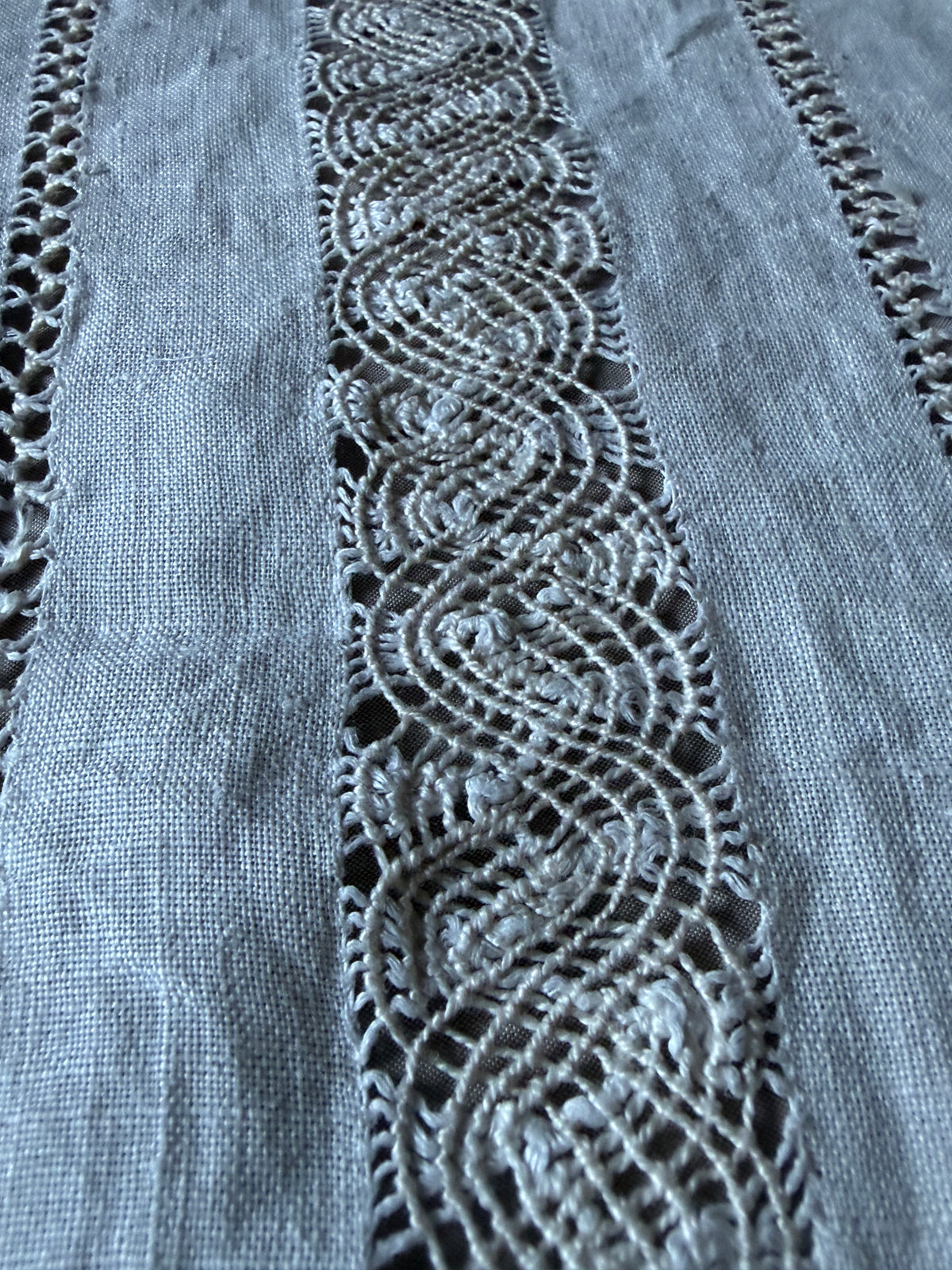 レースと刺繍のクロス(カーテン)