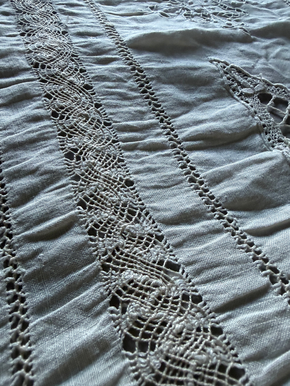 レースと刺繍のクロス(カーテン)