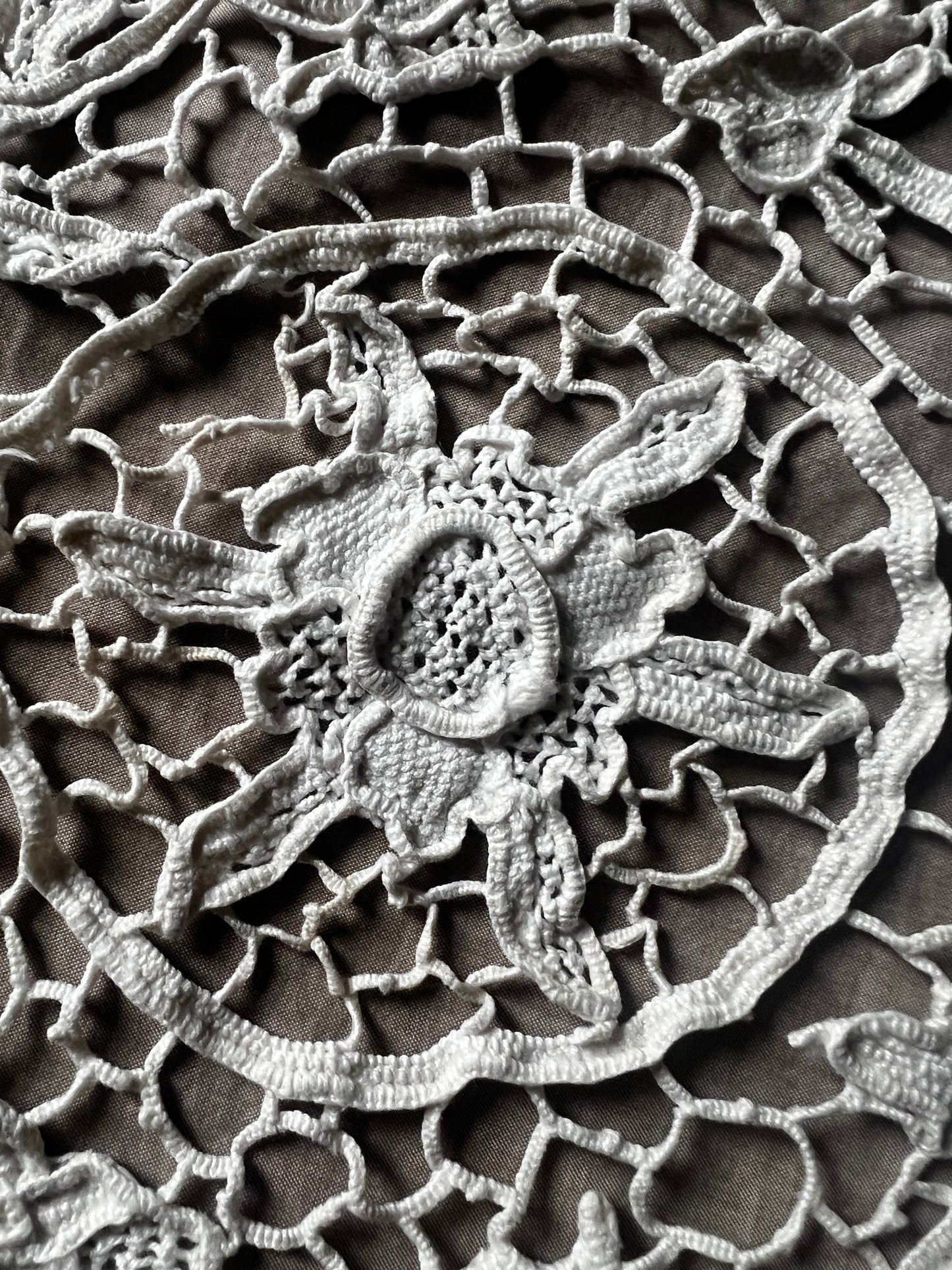 ニードルレースクロス