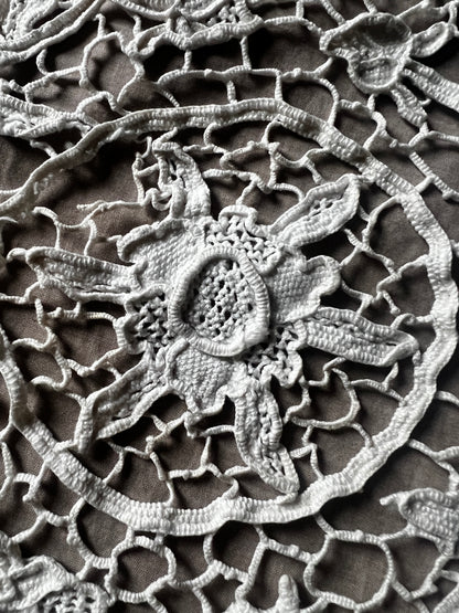 ニードルレースクロス