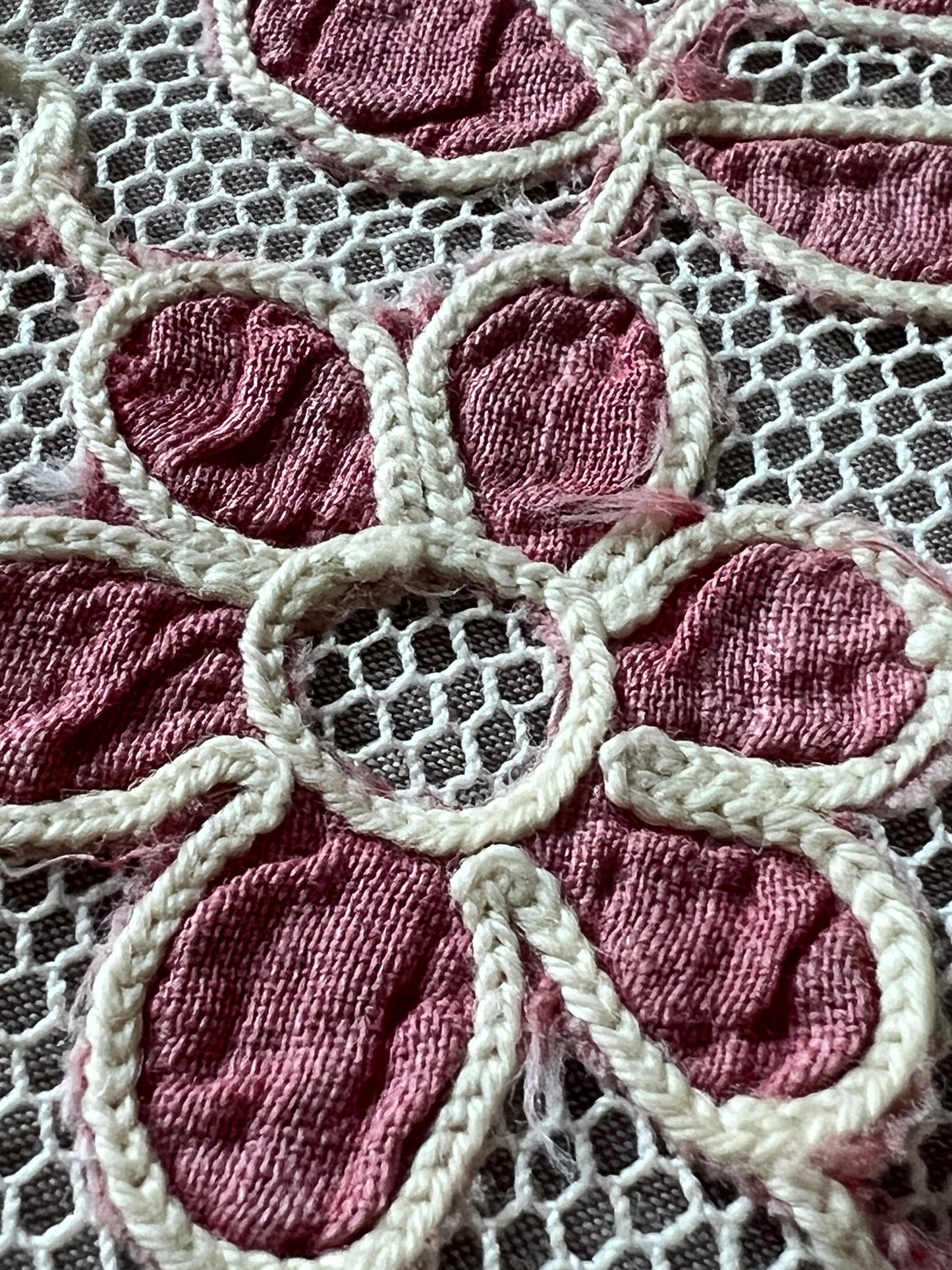 コルネリー刺繍のチュールカーテンペアセット