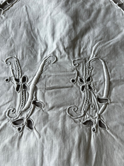 カットワーク刺繍クロス