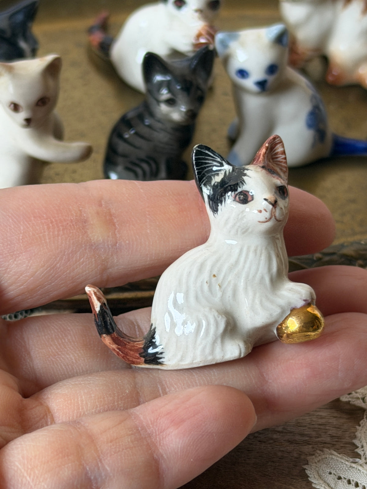 小さな陶器の猫セット