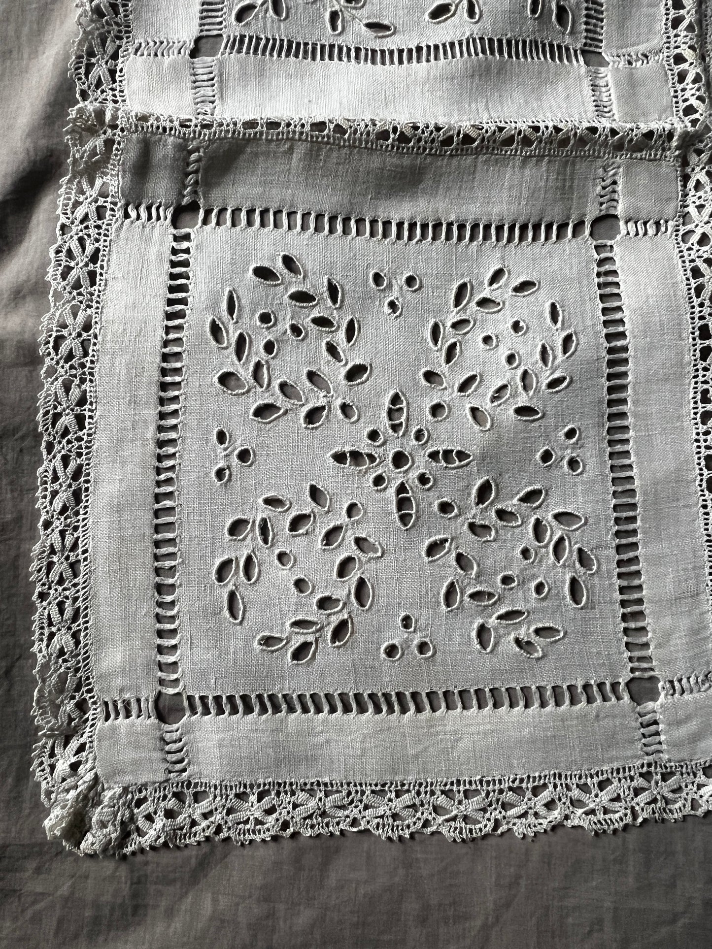 カットワーククロス