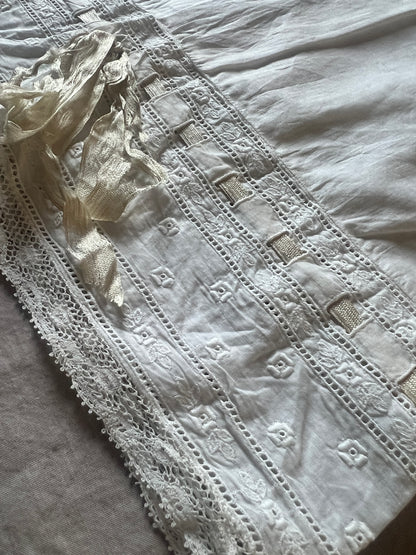 刺繍とレースの飾り布セット