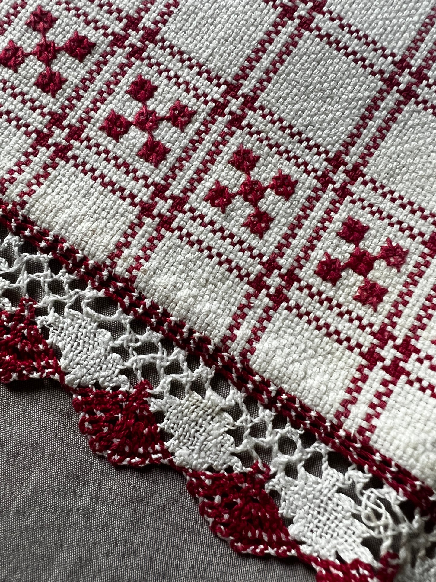 赤糸刺繍クロス