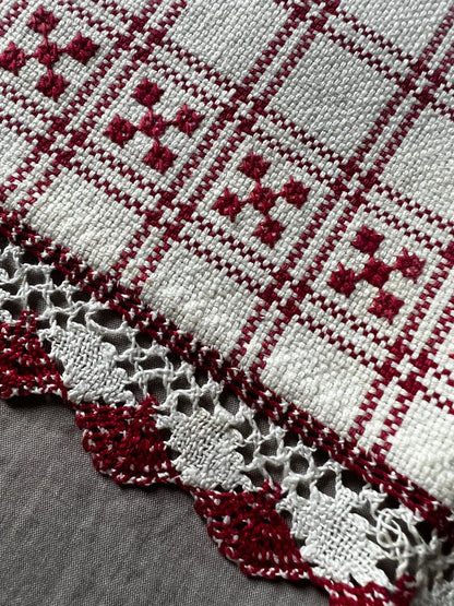 赤糸刺繍クロス