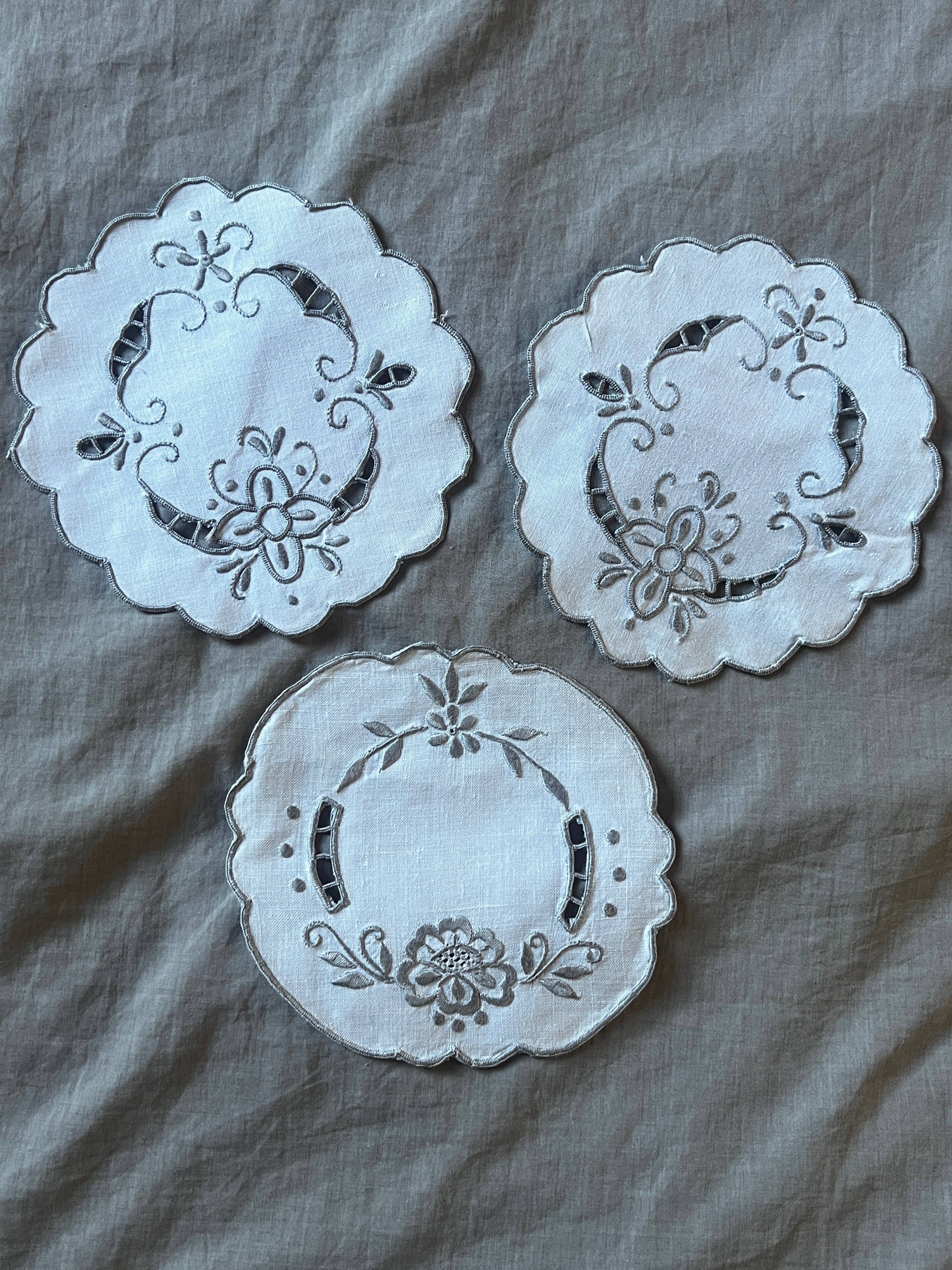 ☆刺繍ドイリーセット – France Antique 銀色アンティーク