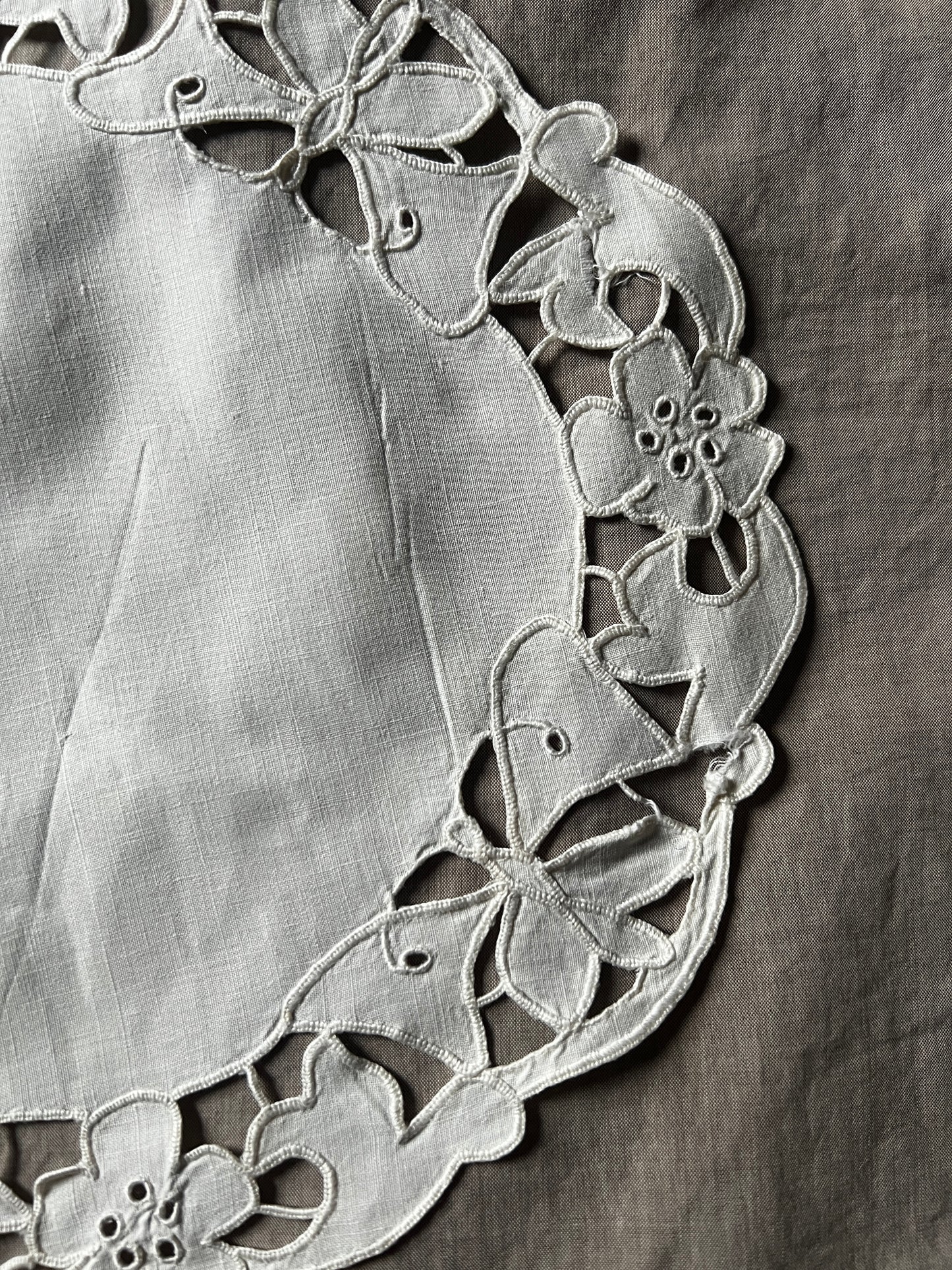 ★カットワークドイリー