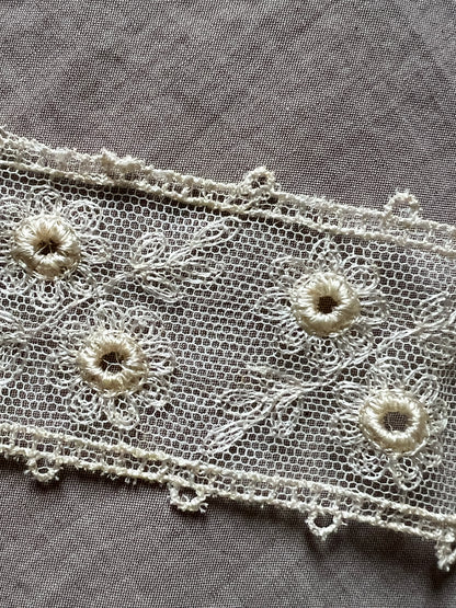 チュール刺繍レース