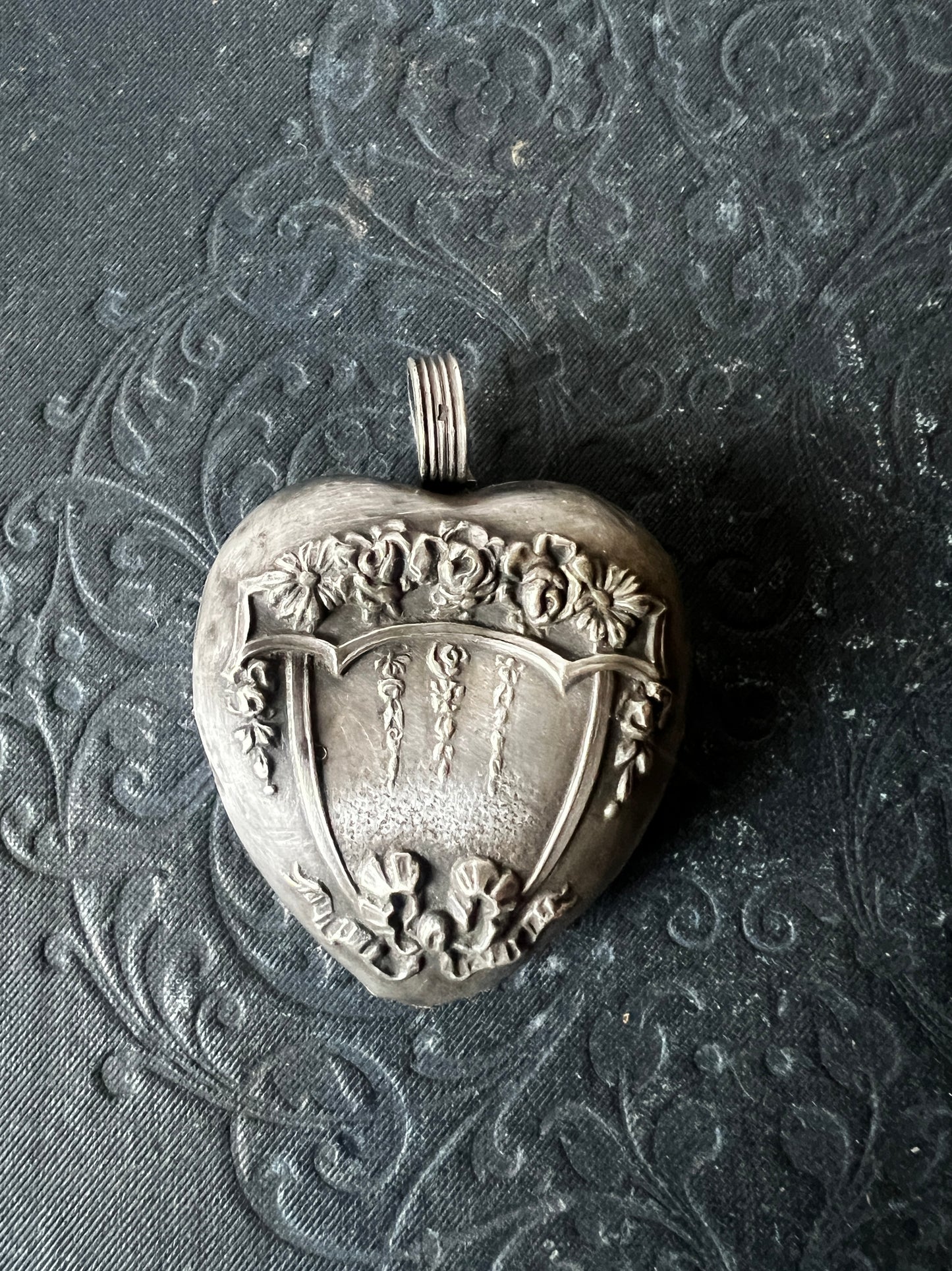 ハート型シルバーラトル