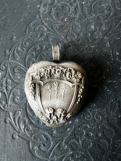 ハート型シルバーラトル