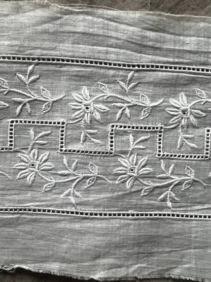 ★白刺繍トリム