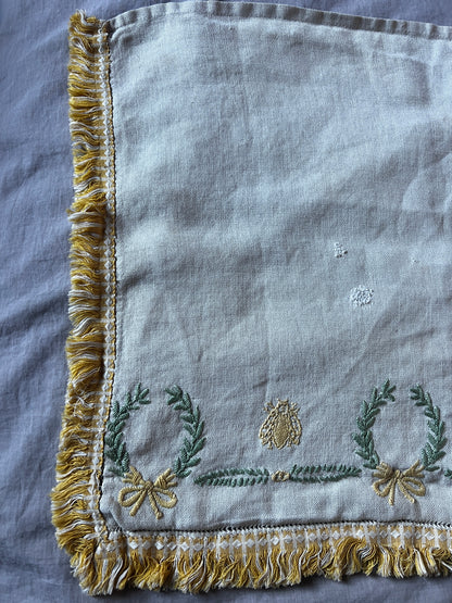 ★刺繍飾り布(蜂)