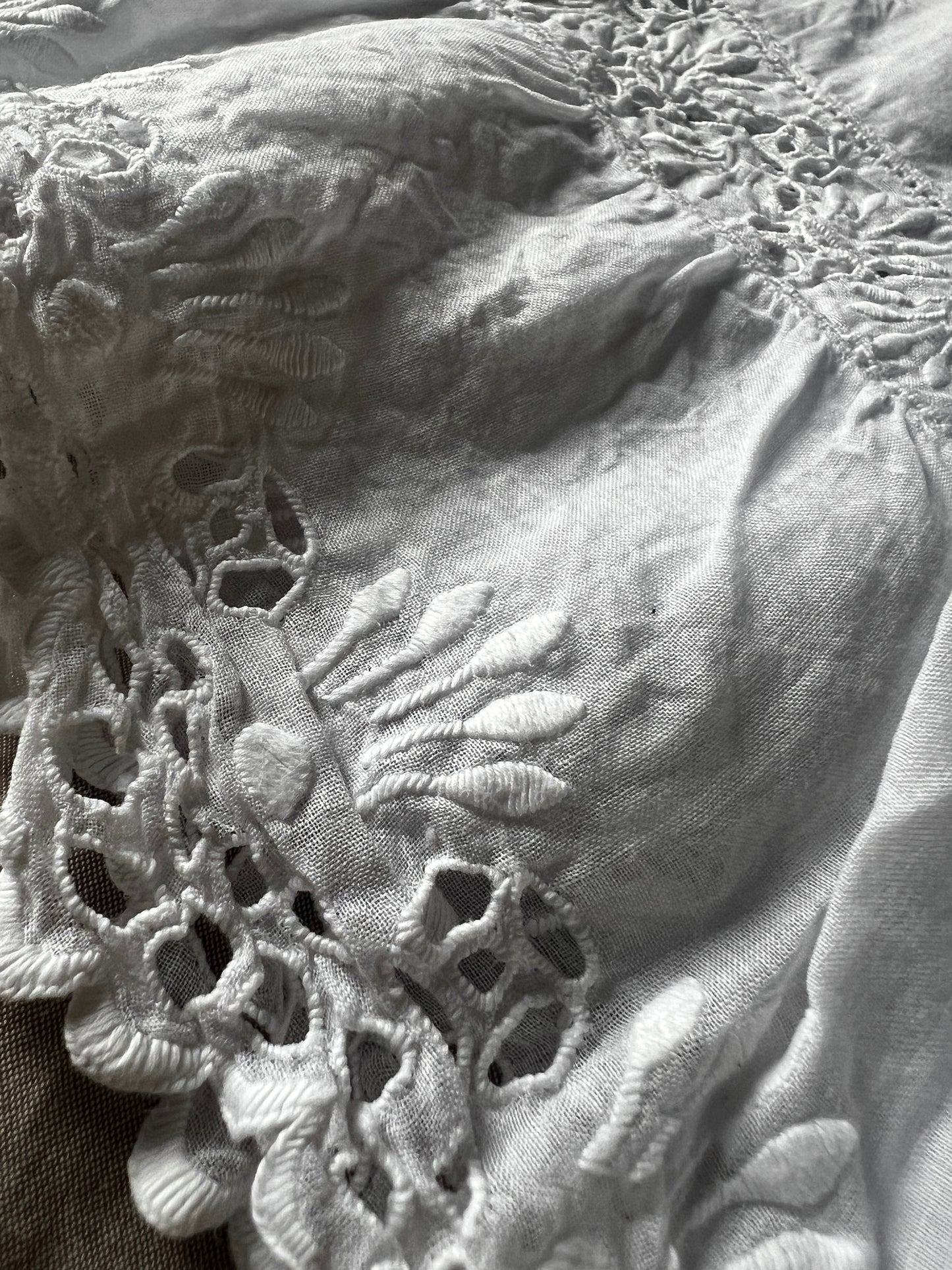 白刺繍のドレスパーツ