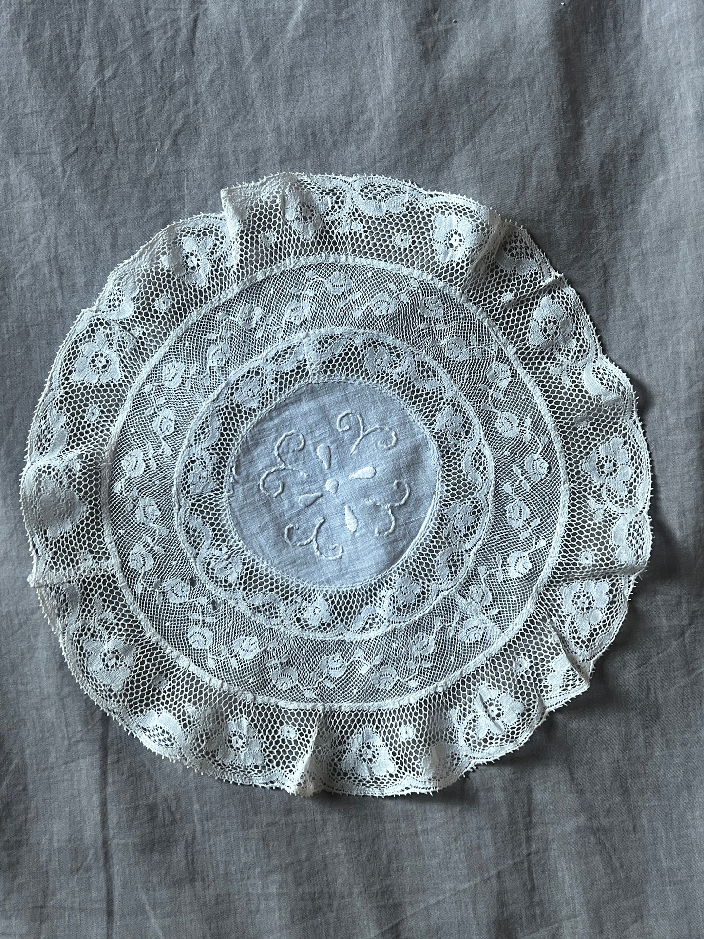 アンティークレースドイリー