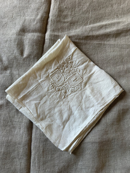 モノグラム刺繍ハンカチ