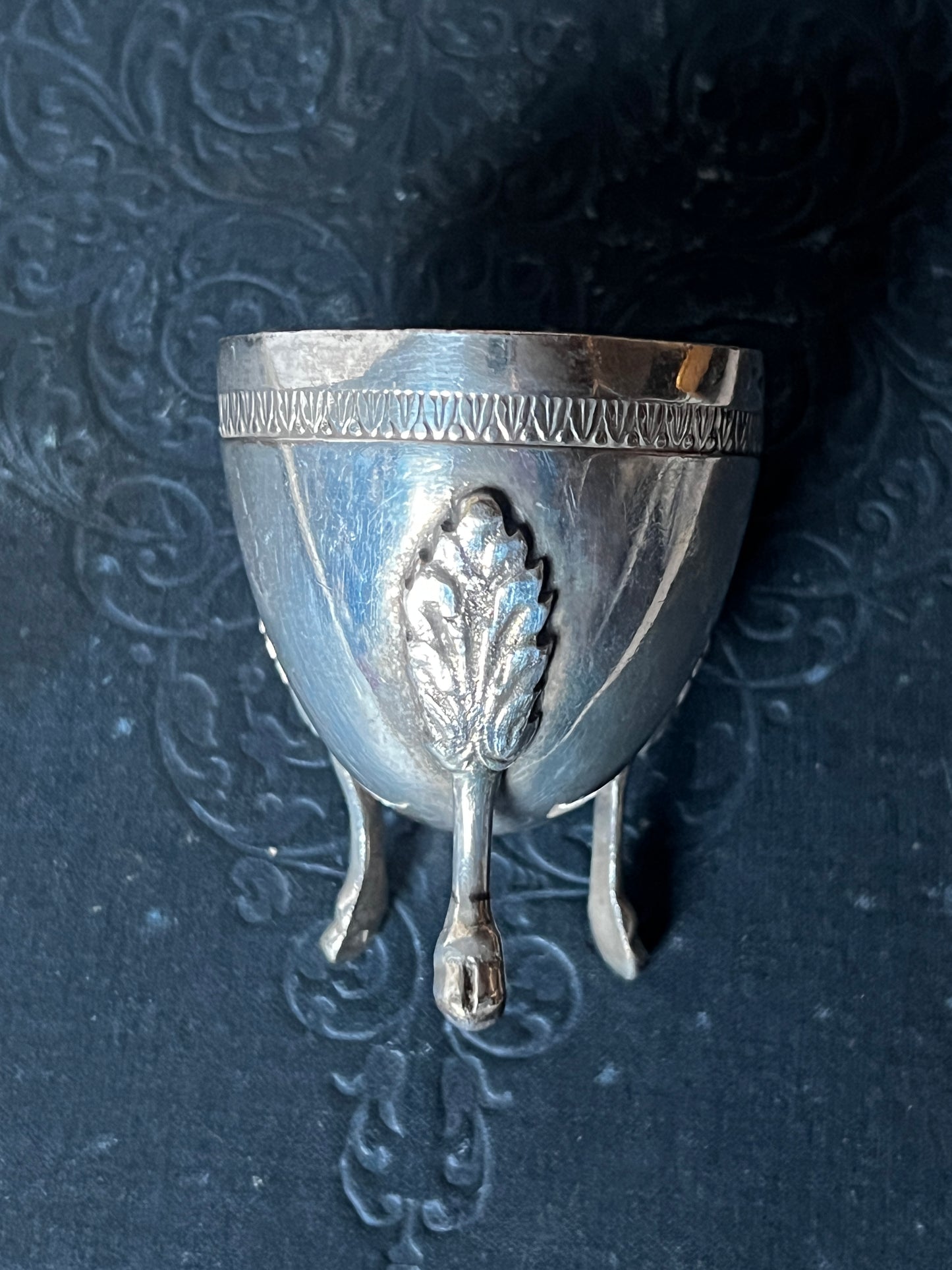 獣脚銀エッグスタンド