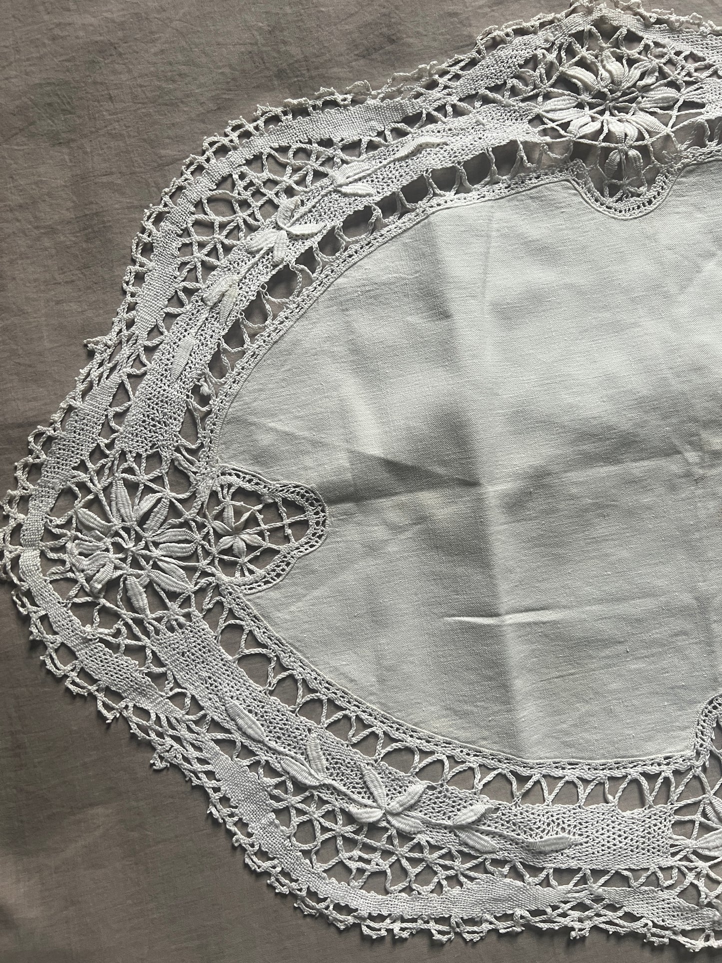 ★ボビンレースの楕円クロス