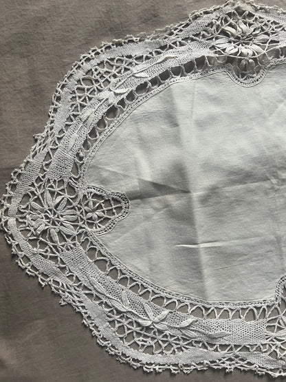 ★ボビンレースの楕円クロス