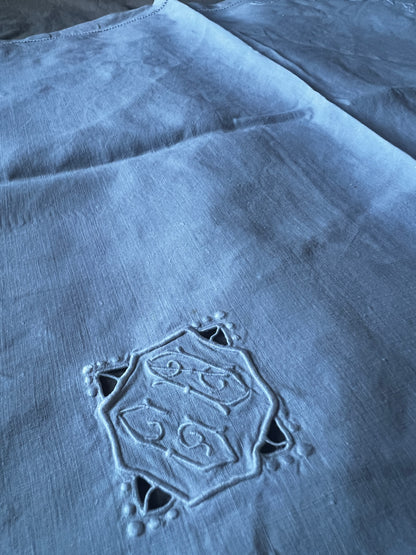 白刺繍のクロス
