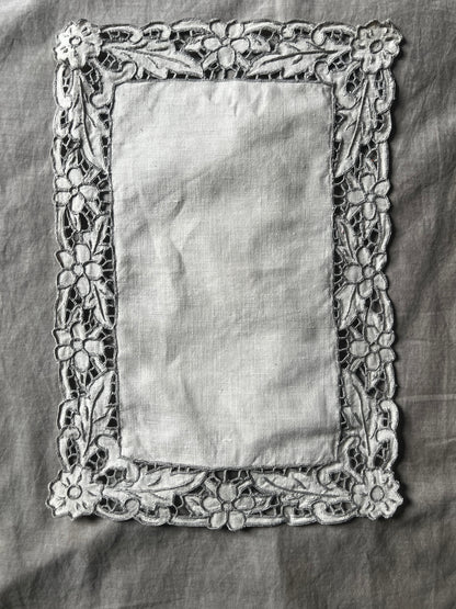 カットワーク刺繍クロス