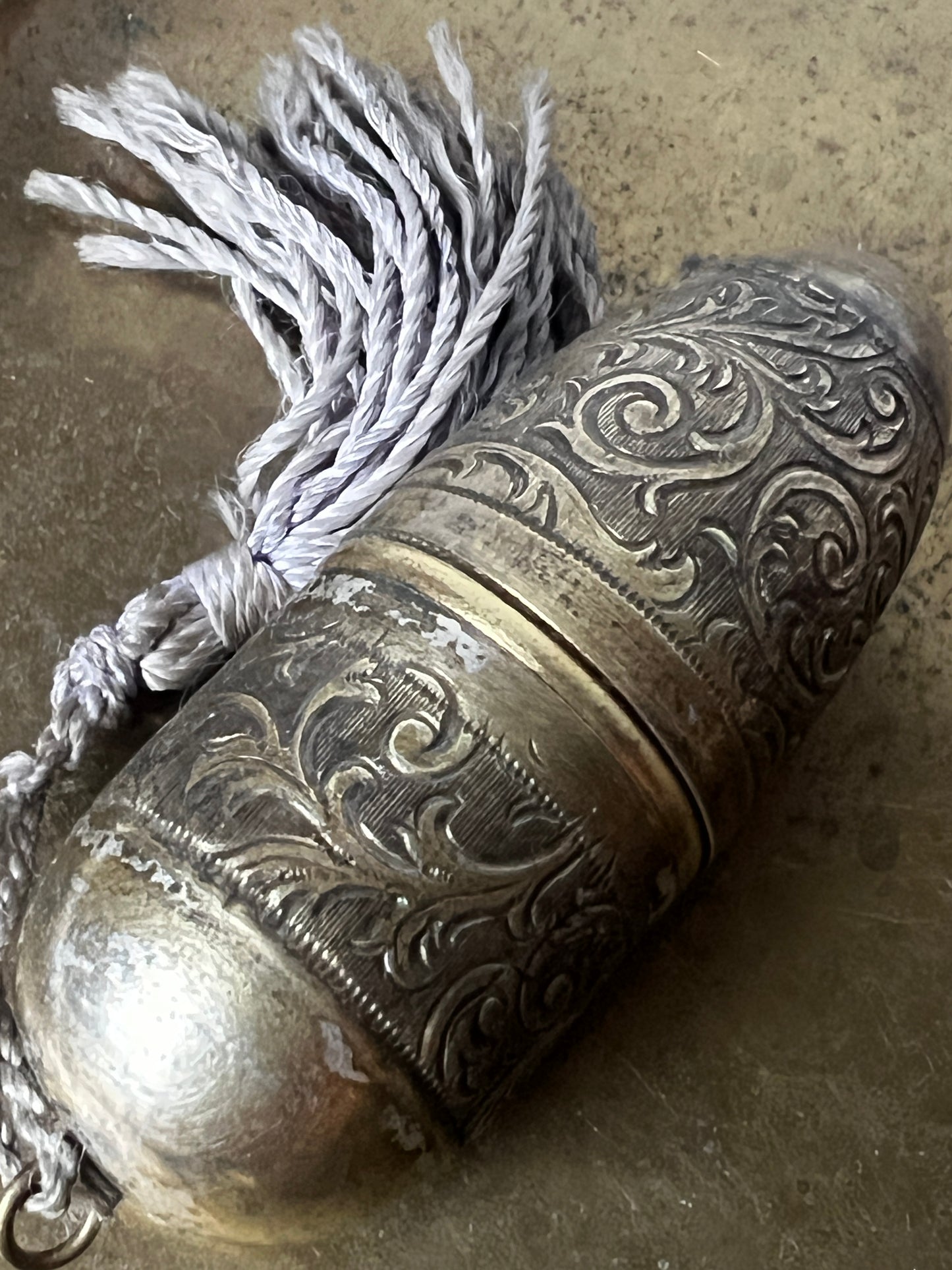 メタルケースの裁縫セット