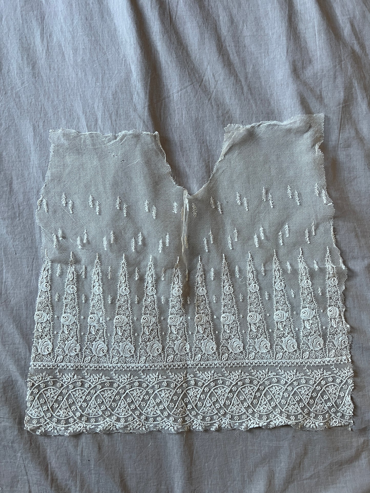 チュール刺繍レースフリル飾り