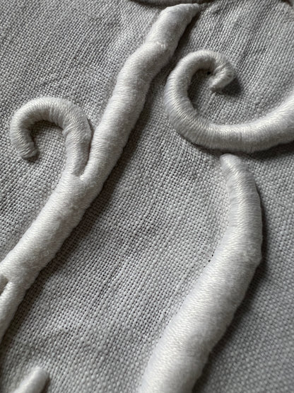 モノグラム刺繍リネン端布