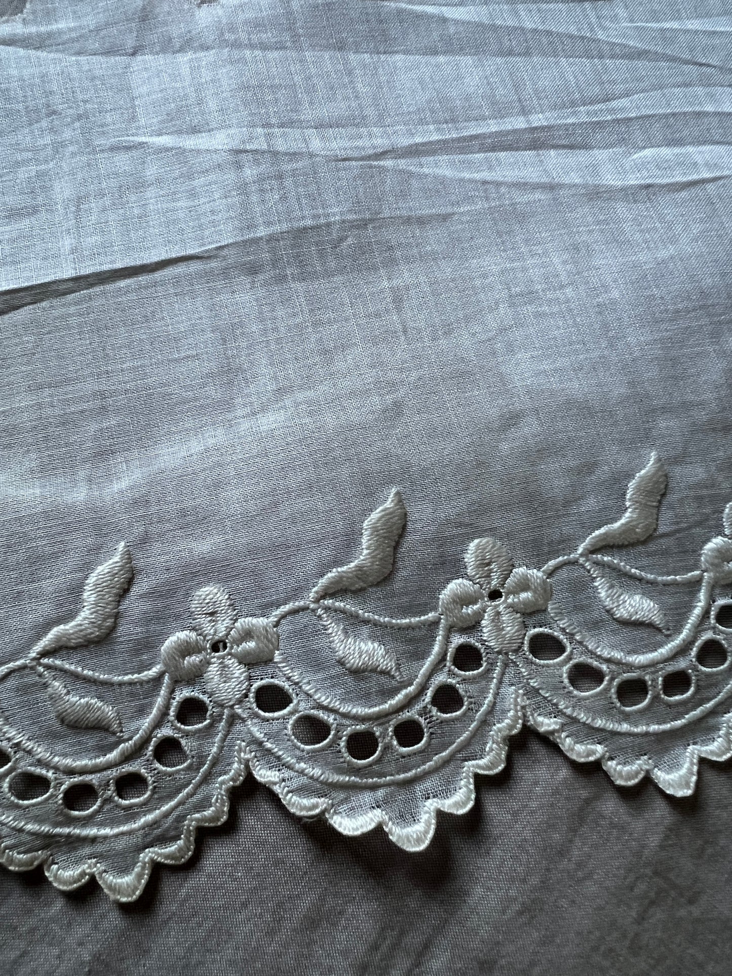白刺繍トリム