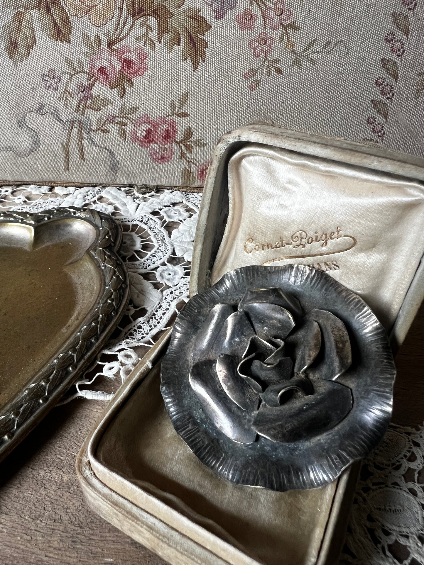 アンティークブローチ