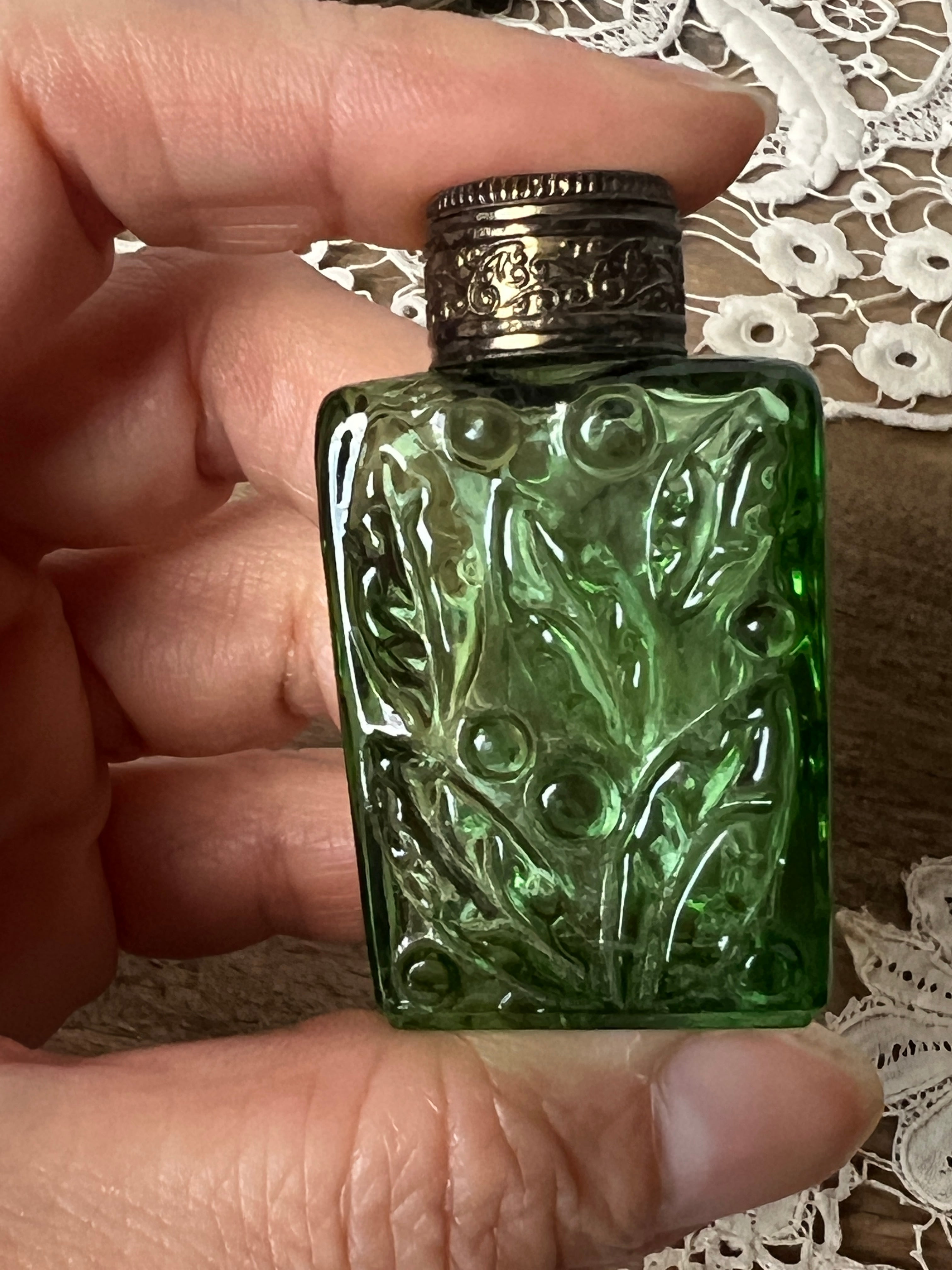 ☆古い小瓶(グリーン) – France Antique 銀色アンティーク