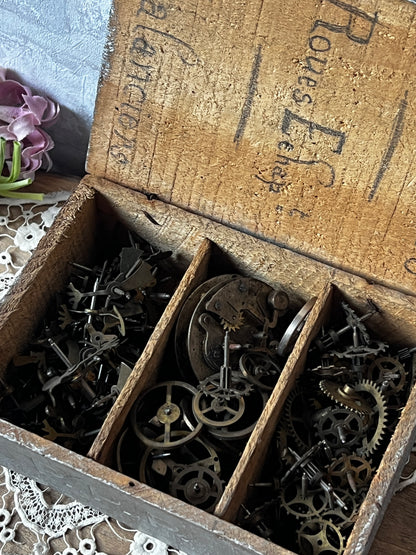 ★歯車部品入り木箱 【B】