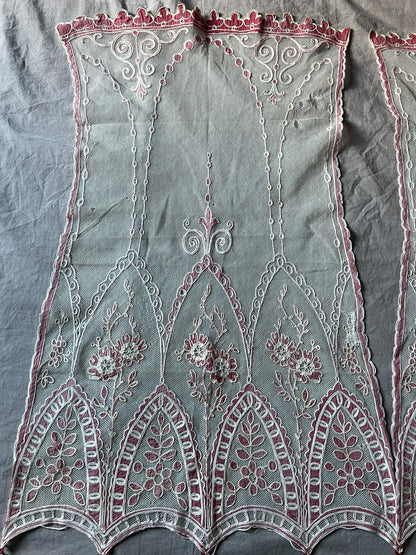コルネリー刺繍のチュールカーテンペアセット