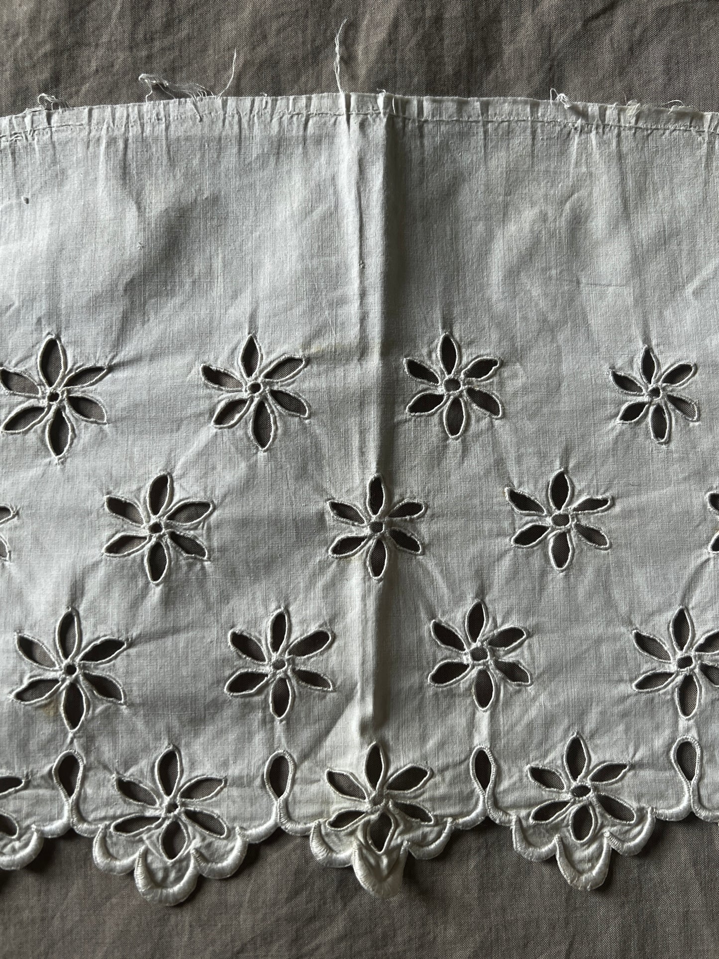 カットワークドレスパーツ