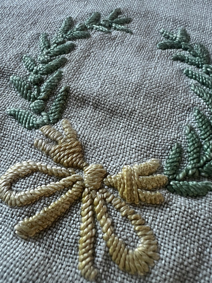 ★刺繍飾り布(蜂)