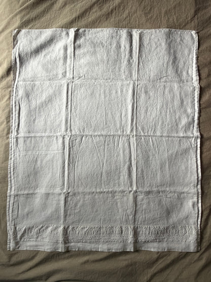 小花刺繍のベビー用ベッドリネン