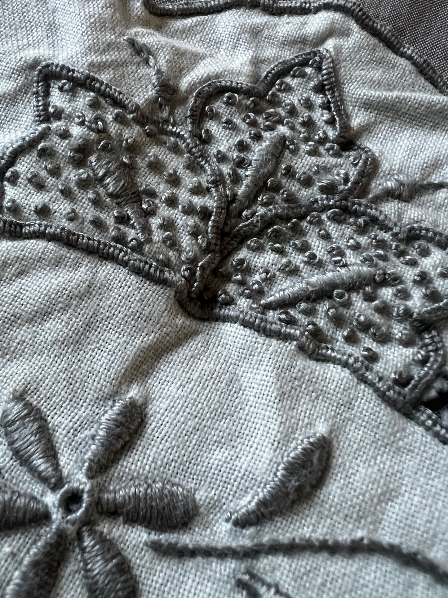 マデイラ刺繍ドイリー