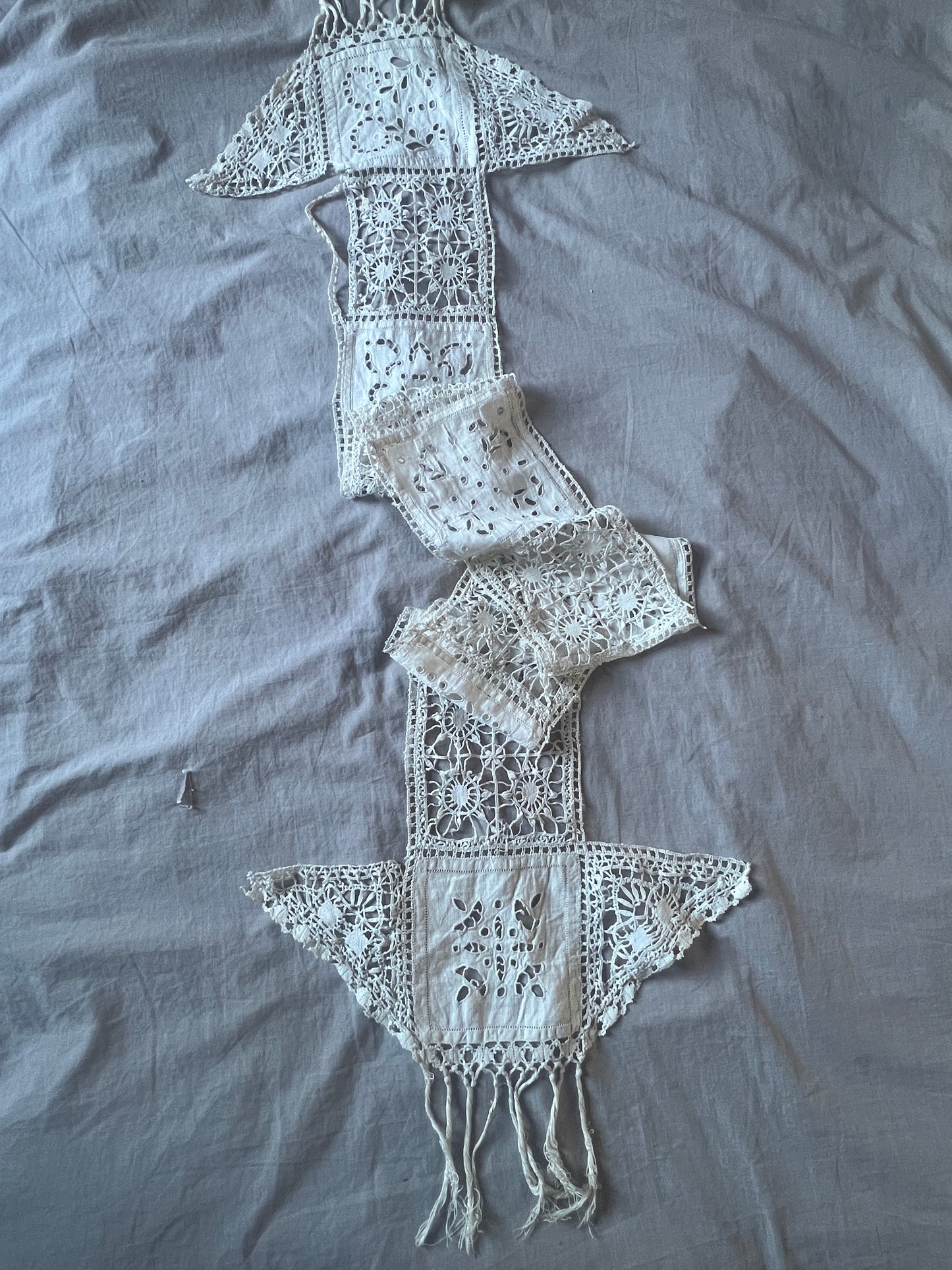 レースと刺繍の飾り布