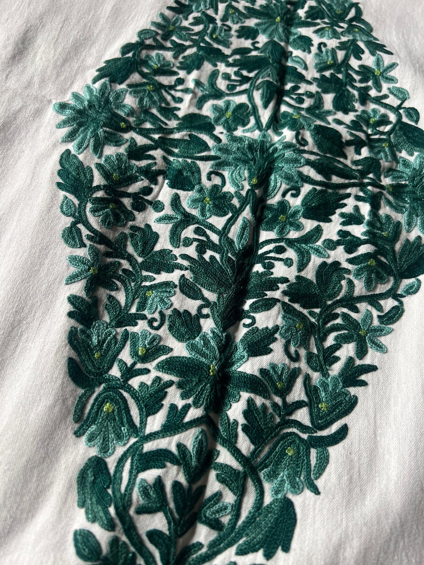 ★コルネリー刺繍の大判クロス