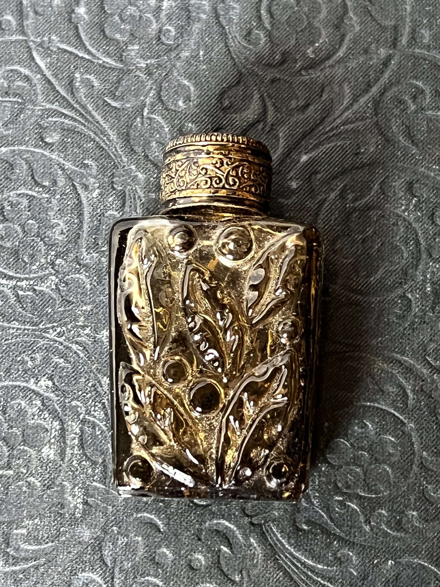 ★古い小瓶(アンバー)