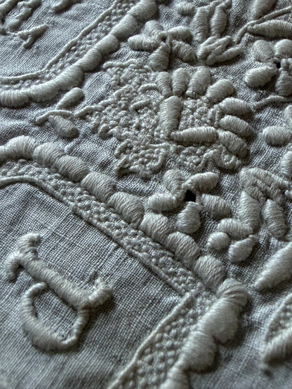 モノグラム刺繍ハンカチ